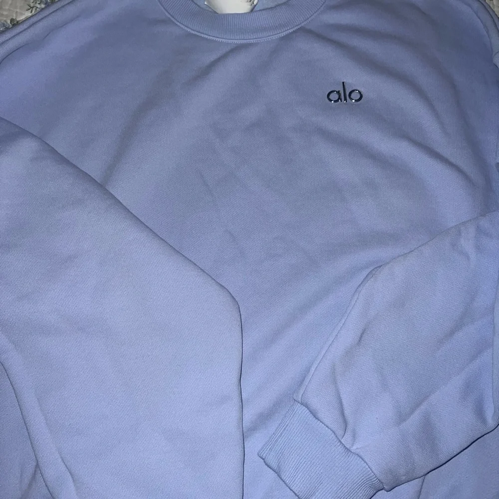 ALO Yoga Crewneck Sweater - Picture 2 of 3